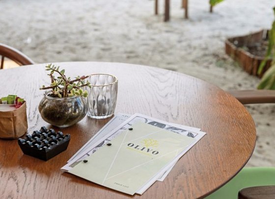 Royal Hotel and Suites - Olivo Beach-Bar