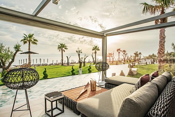 Blue Carpet Luxury Suites