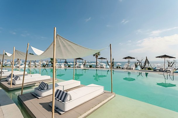 Blue Carpet Luxury Suites