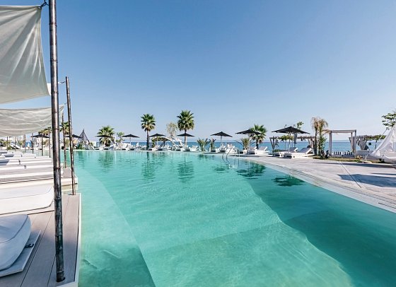 Blue Carpet Luxury Suites