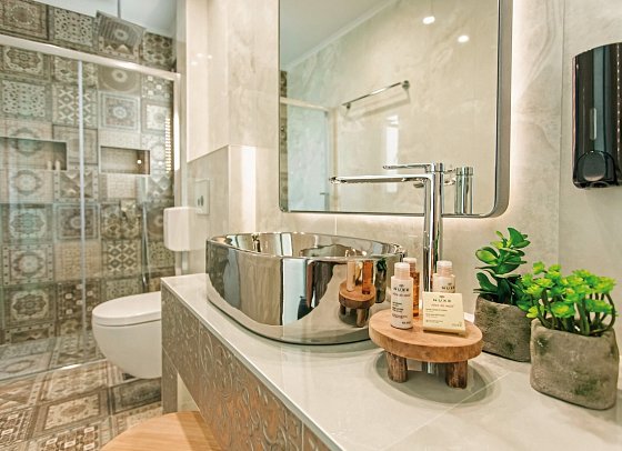 Blue Carpet Luxury Suites - Wohnbeispiel Two Level Suite Seaview (Zimmercodierung WBM)
