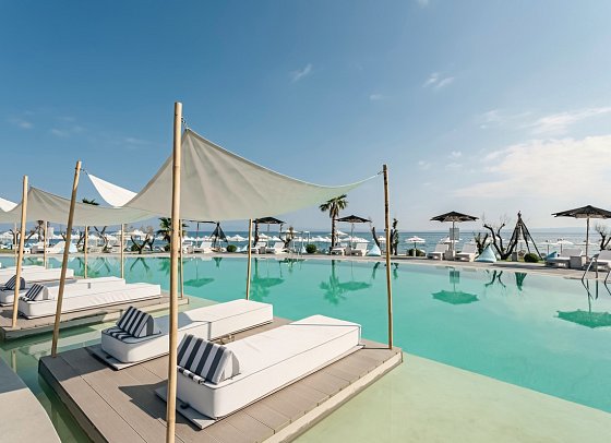 Blue Carpet Luxury Suites