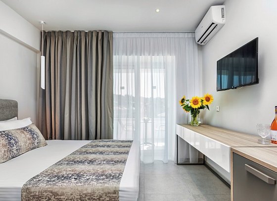 Hotel Kriopigi - Wohnbeispiel Doppelzimmer Premium Landblick (Zimmercodierung DML)