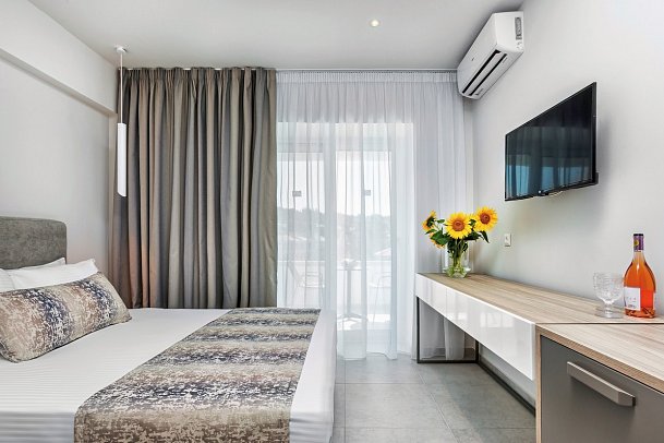 Hotel Kriopigi - Wohnbeispiel Doppelzimmer Premium Landblick (Zimmercodierung DML)