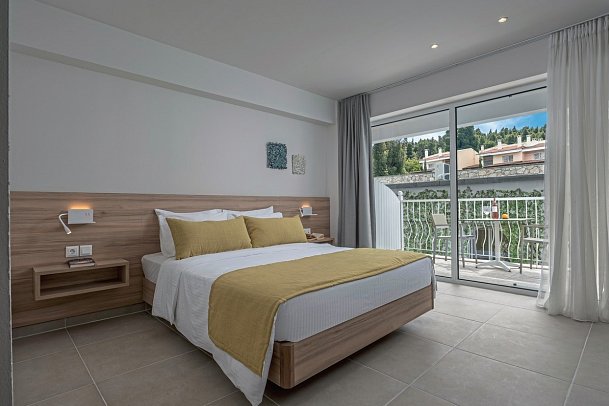 Hotel Kriopigi - Wohnbeispiel Doppelzimmer Komfort Landblick (Zimmercodierung DFL)