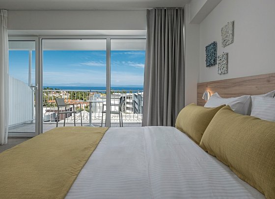 Hotel Kriopigi - Wohnbeispiel Doppelzimmer Komfort Meerblick (Zimmercodierung DFM)