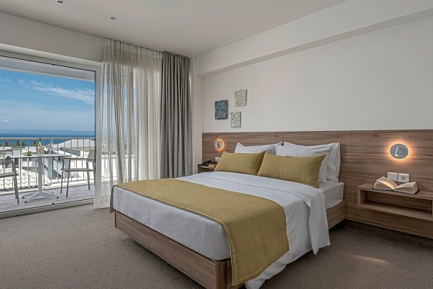 Hotel Kriopigi - Wohnbeispiel Doppelzimmer Komfort Meerblick (Zimmercodierung DFM)