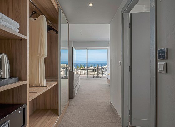 Hotel Kriopigi - Wohnbeispiel Doppelzimmer Komfort Meerblick (Zimmercodierung DFM)