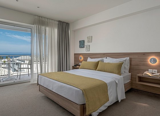 Hotel Kriopigi - Wohnbeispiel Doppelzimmer Komfort Meerblick (Zimmercodierung DFM)