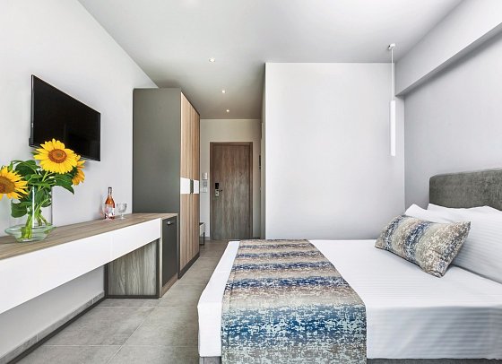 Hotel Kriopigi - Wohnbeispiel Doppelzimmer Premium Landblick (Zimmercodierung DML)