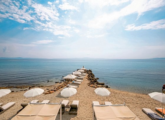 White Suites Resort