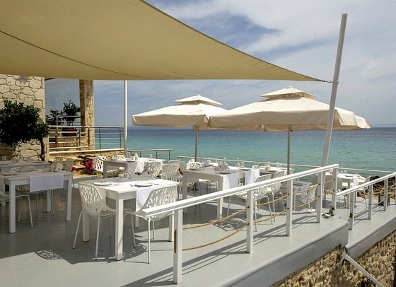 White Suites Resort