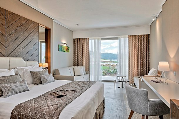 Miraggio Thermal Spa Resort - Wohnbeispiel Doppelzimmer Deluxe Meerblick (Zimmercodierung DDM)