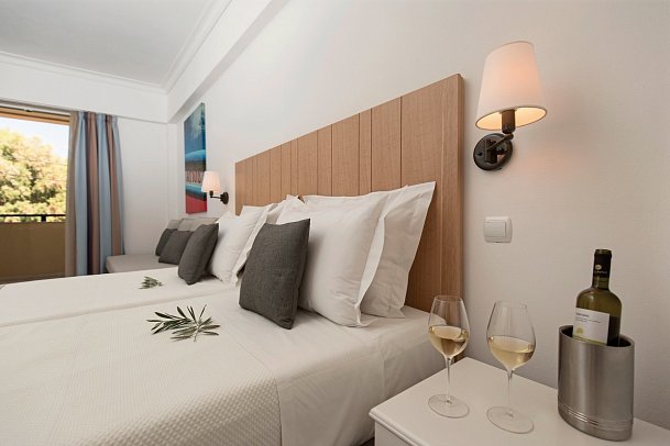 Samaina Inn - Wohnbeispiel Doppelzimmer Gartenblick (Zimmercodierung D1G)