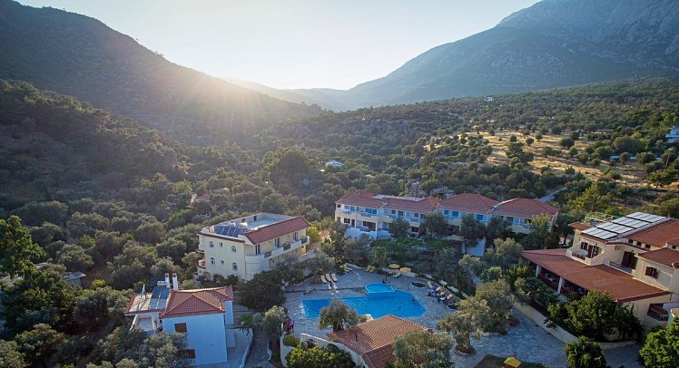 Limnionas Bay Village