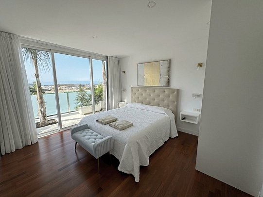 Casitas J