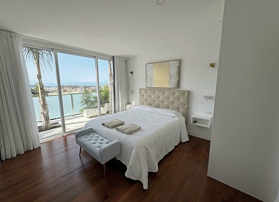 Casitas J