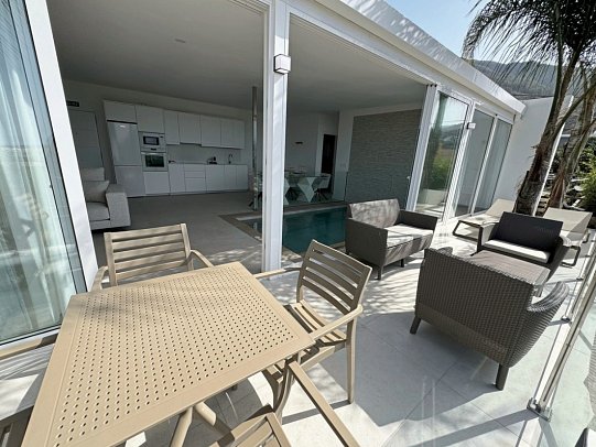 Casitas J