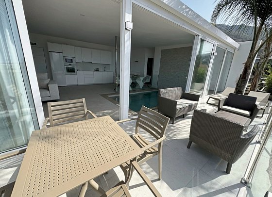 Casitas J