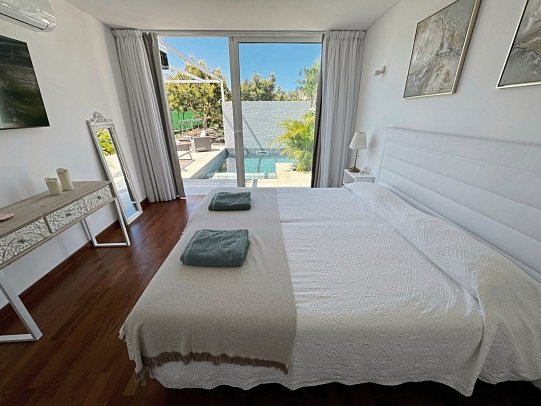 Casitas J