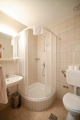 Hotel Val - DB1,DBM,DGV,D1V,FBV (Zimmercodierungen Beispiel & Bad)