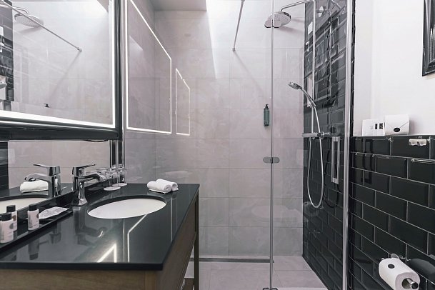 Grand Hotel Slavia - Beispiel Bad (Zimmercodierungen DB1 & DC2)