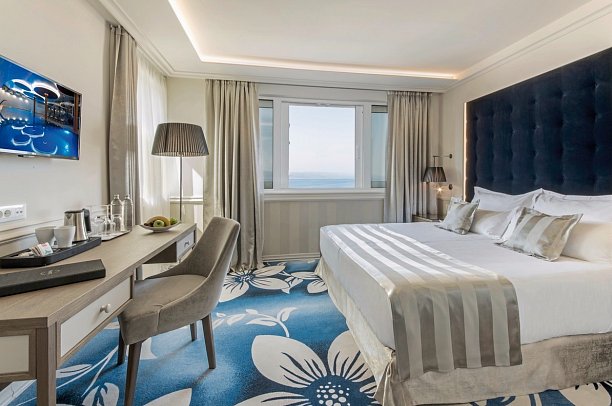 Grand Hotel Slavia - Wohnbeispiel Doppelzimmer Premium Meerblick (Zimmercodierungen DMM & DC3)