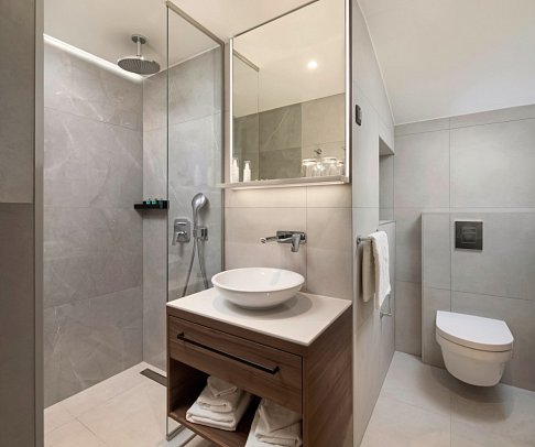 Boutique Hotel Noemia - Beispiel Bad Juniorsuite (Zimmercodierung JB1)