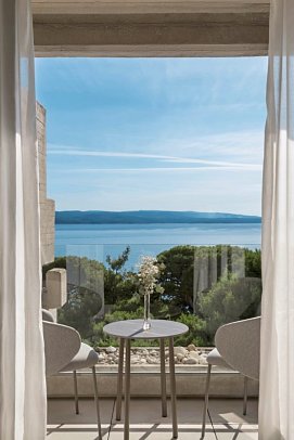 Bluesun Hotel Soline - Beispiel Terrasse Doppelzimmer Premium Meerblick (Zimmercodierung DMM)