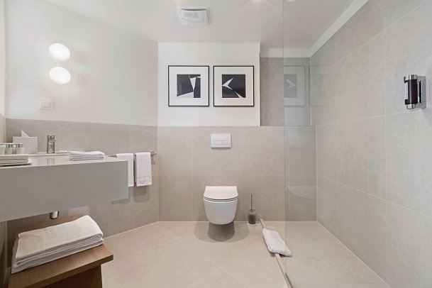 Bluesun Hotel Soline - Beipiel Bad Doppelzimmer Premium Meerblick (Zimmercodierung DMM)