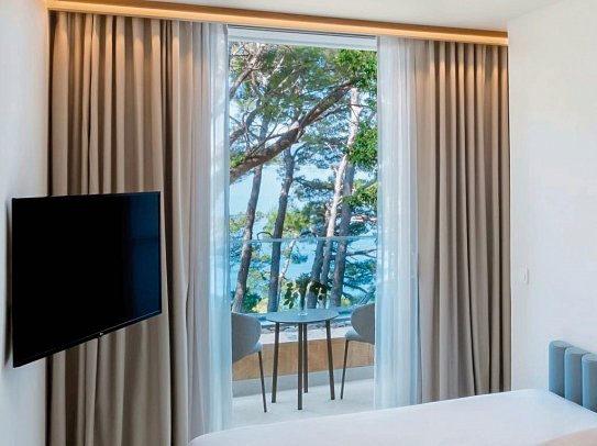 Bluesun Hotel Soline - Wohnbeispiel Balkon Doppelzimmer Klassik (Zimmercodierung DE1)