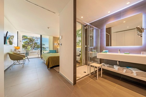 Bluesun Hotel Berulia - Beispiel Bad Doppelzimmer Premium Meerseite (Zimmercodierung DMC)