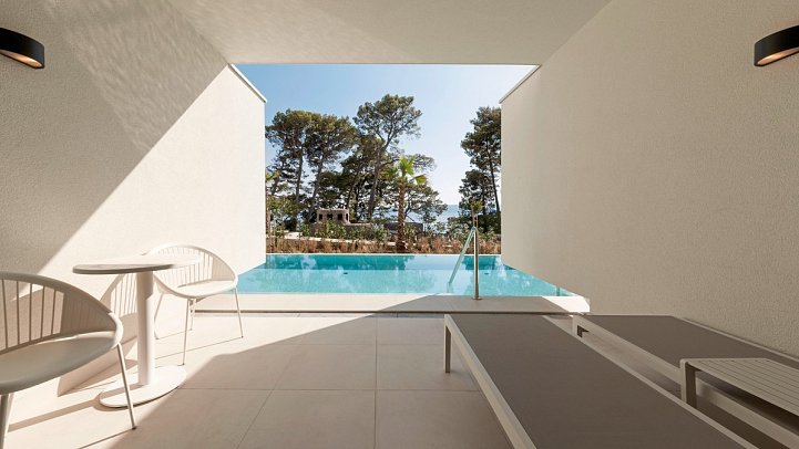 Bluesun Hotel Berulia - Beispiel Terrasse Doppelzimmer Superior Swim Up (Zimmercodierung DSQ)