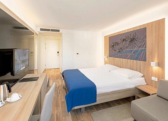 Medora Auri Family Beach Resort - Wohnbeispiel DZ Komfort Bergblick (Zimmercodierung DFB)