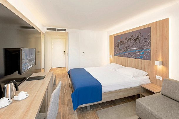 Medora Auri Family Beach Resort - Wohnbeispiel DZ Komfort Bergblick (Zimmercodierung DFB)