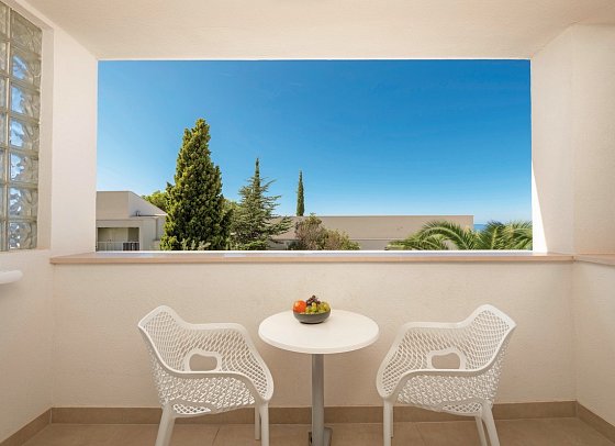 Medora Auri Family Beach Resort - Beispiel Balkon Doppelzimmer Komfort Nebengebäude (Zimmercodierungen DFV & DCV)