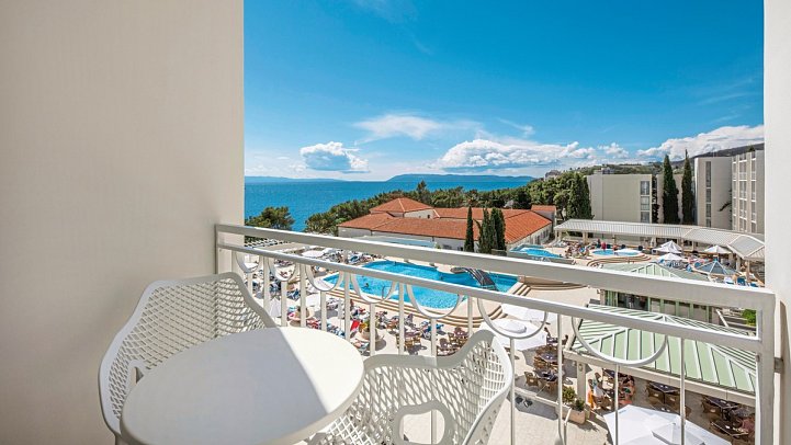 Bluesun Hotel Alga - Beispiel Balkon Doppelzimmer Meerseite (Zimmercodierungen DBC & DC5)