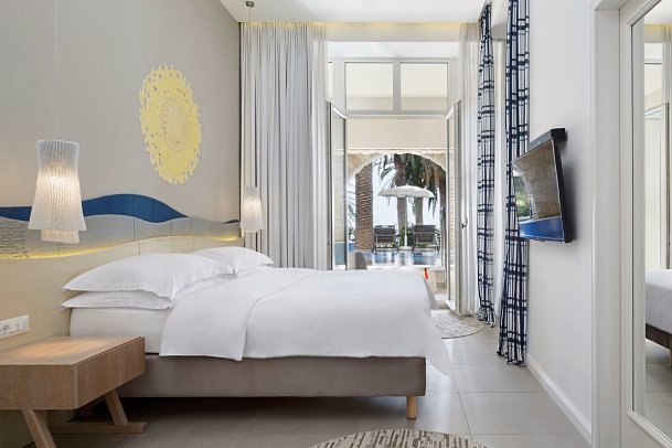 Bluesun Hotel Jadran - Wohnbeispiel Juniorsuite Deluxe Swim-up Pool Meerblick (Zimmercodierung JDM)