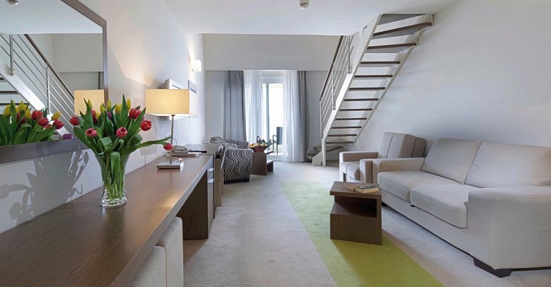 Hotel Park Makarska - Wohnbeispiel Juniorsuite Meerblick (Zimmercodierung J5M)