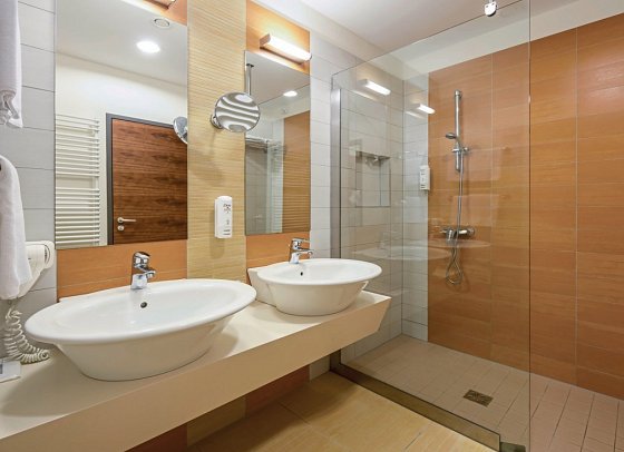 Bretanide Sport & Wellness Resort - Wohnbeispiel Bad Juniorsuite (Zimmercodierungen J1M & JB1)