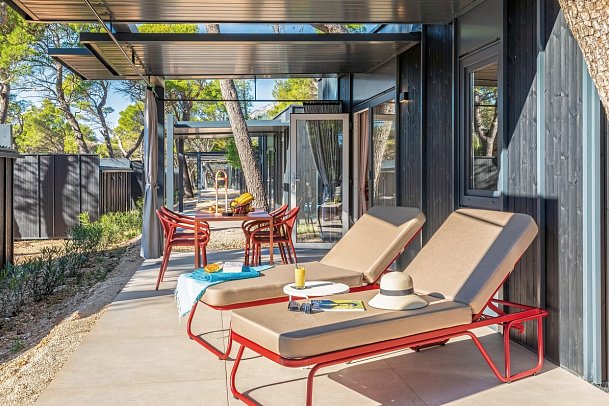 Pinadria Camping Resort - Beispiel Terrasse Mobilheim Comfort Holiday Home (Zimmercodierung CF1)