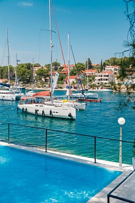 Milna Osam - Adults only