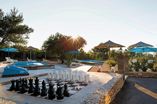 Waterman Beach Village Camp & Glamping