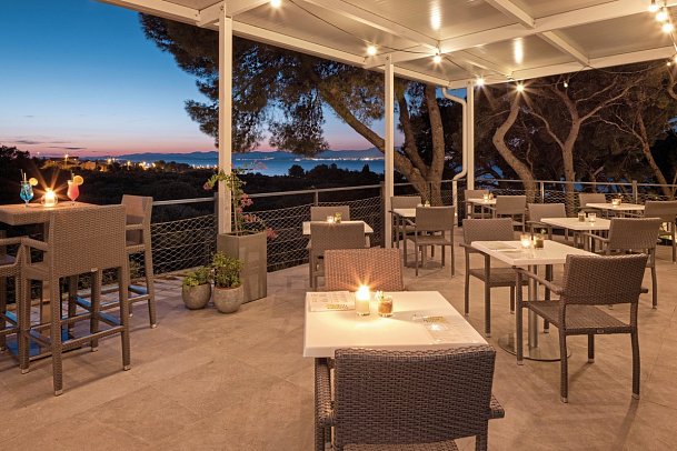 Waterman Beach Village Camp & Glamping - Sunset Point Bar