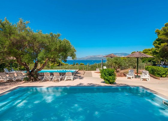 Waterman Beach Village Camp & Glamping