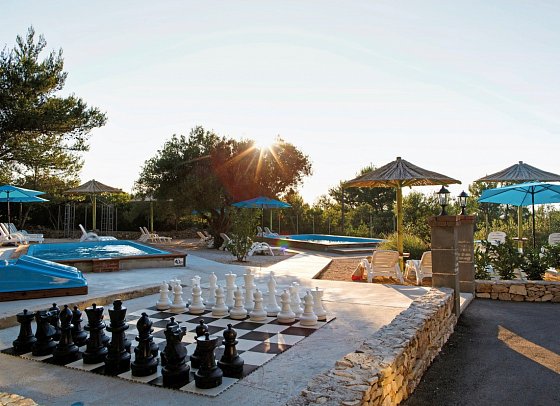 Waterman Beach Village Camp & Glamping