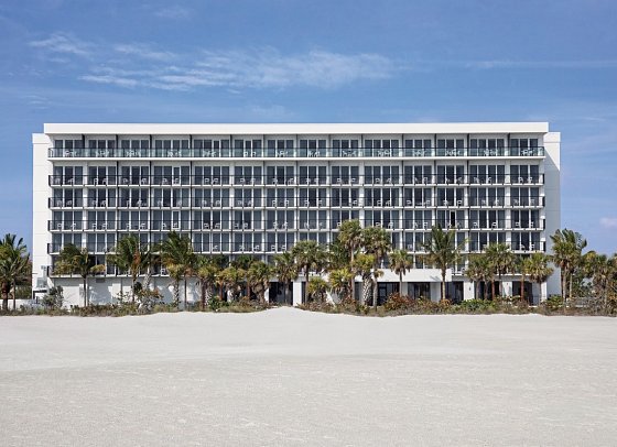 Cirque St. Armands Beachside