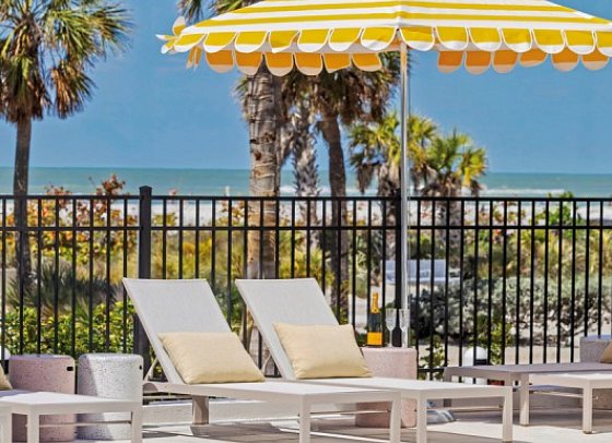 Cirque St. Armands Beachside