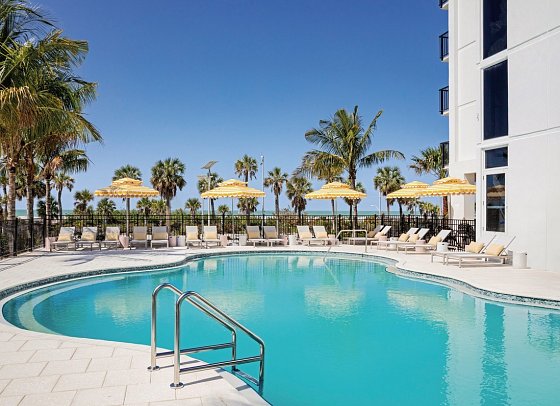 Cirque St. Armands Beachside