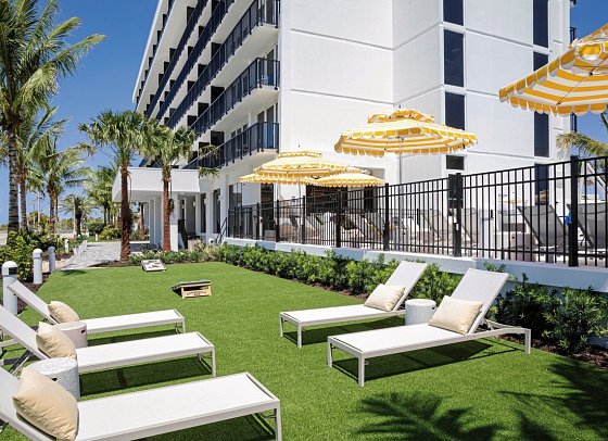 Cirque St. Armands Beachside